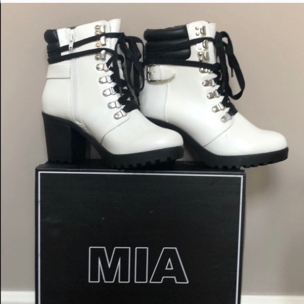 Mia Lace up Boots